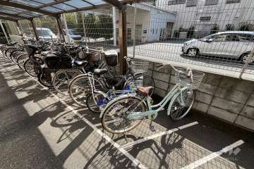 駐輪場（屋根付き）