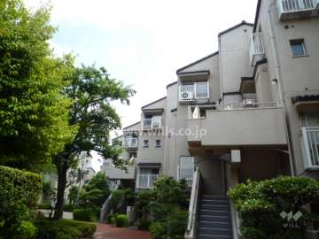 公社山田西A団地A-2棟の外観（南側から）