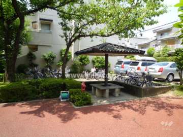 敷地内は緑豊かです。