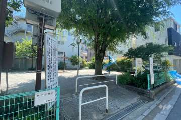 敷地に隣接した大山金井町児童遊園