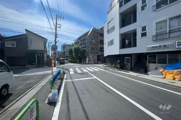 敷地北側の前面道路