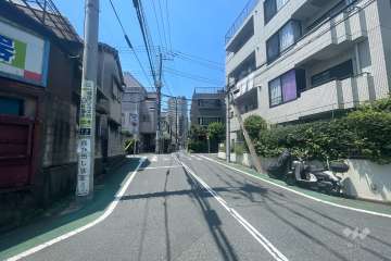 敷地南東側の前面道路