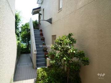 2階住戸へのアプローチ