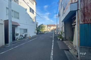 敷地の西側前面道路（北側から）