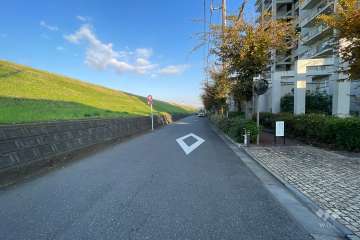 敷地北側の前面道路