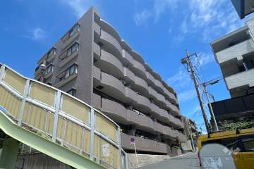 ナイスアーバン成増の外観（南西側から）