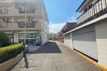 駐車場の出入り口