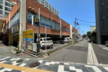 敷地の東側前面道路（南側から）