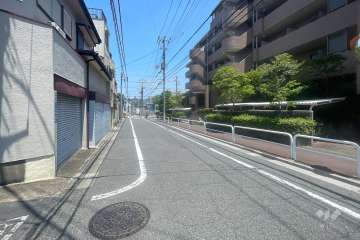 敷地北西側の前面道路