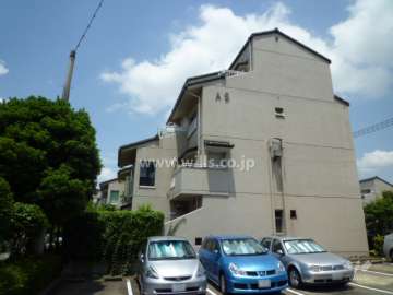 公社山田西A団地A-9棟の外観（南側から）