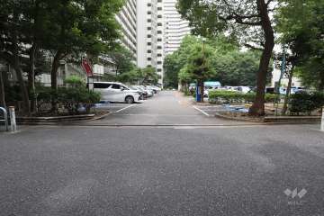 駐車場の出入り口　