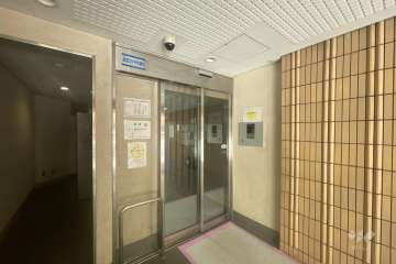 エントランスはオートロック付きです。