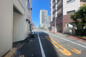 敷地南側の前面道路