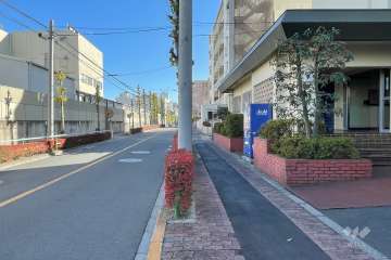 敷地北東側の前面道路