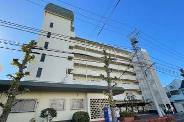 志村坂上見次公園マンションの外観（東側から）