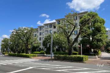 光が丘パークタウンゆりの木通り北２号棟の外観（南西側から）