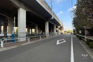 敷地北東側の前面道路　