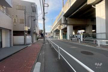 敷地北東側の前面道路