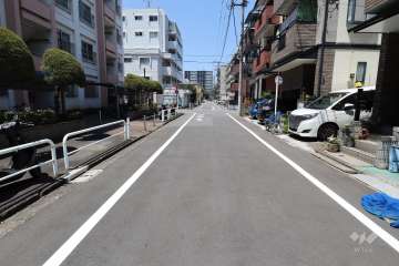 敷地北側の前面道路（東側から）