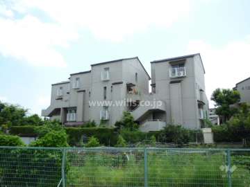 公社山田西A団地A-13棟の外観（北側から）