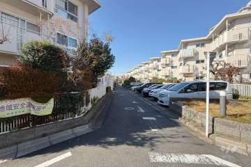 敷地北東側の前面道路