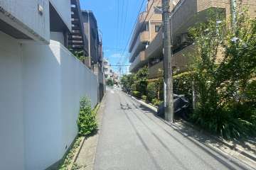 敷地南西側の前面道路