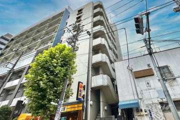 バロール本町の外観（南東側から）　