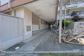敷地入り口