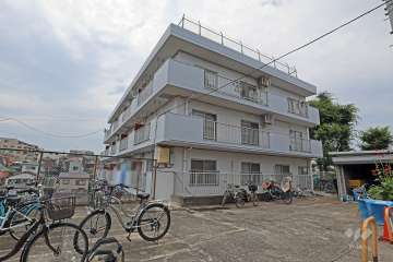 マンション東武練馬の外観（南東側から）