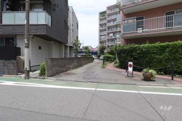 駐車場の出入り口　