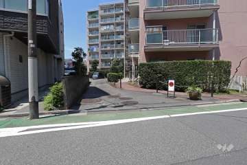 駐車場の出入り口