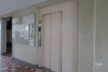 共用のエレベーター