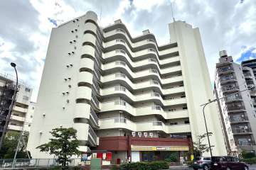 ローヤルハイツ大山の外観（東側から）