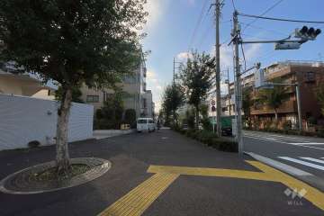 敷地の北側前面道路（東側から）