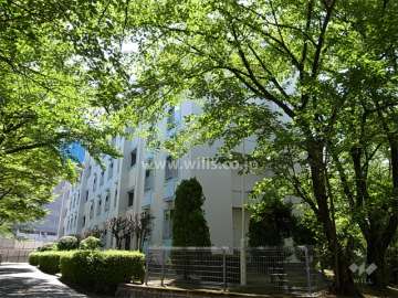 府公社千里津雲台団地A-19棟の外観(北西側から）