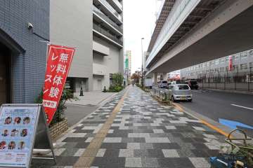 敷地南側の前面道路　