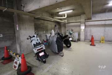 屋内に設けられたバイク置場