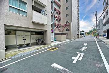 敷地の北側前面道路（東側から）