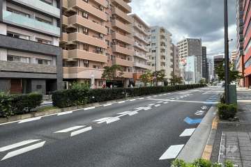 敷地の北側前面道路（東側から）