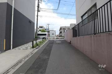 敷地西側の前面道路　