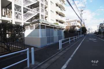 敷地南側の前面道路