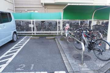 敷地内駐車場（屋外平面式）・駐輪場