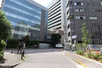 敷地北東側の前面道路