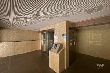 エントランスはオートロック付きです。