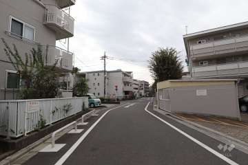 敷地東側の前面道路　