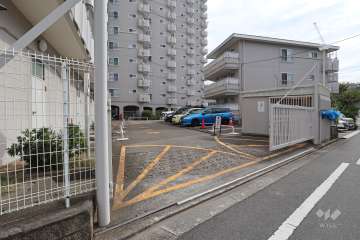 駐車場の出入り口　