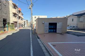 敷地北西側の前面道路