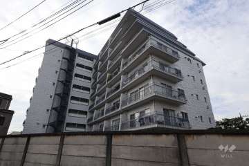 秀和志村城山レジデンスの外観（東側から）