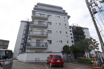 秀和志村城山レジデンスの外観（北側から）　　