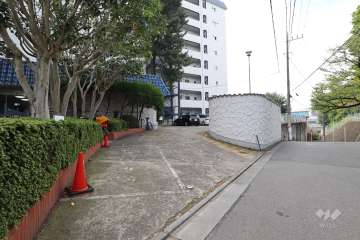 駐車場の出入り口　